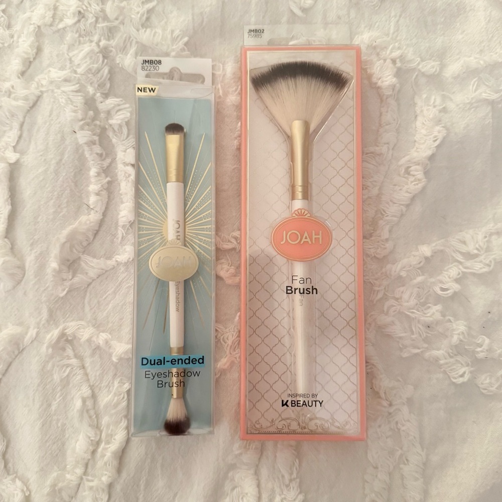 JOAH Eyeshadow and Fanned Makeup Brush Set - White and Gold - Picture 2 of 4